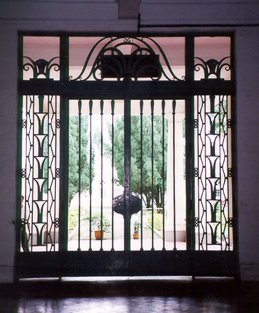 Grille gate