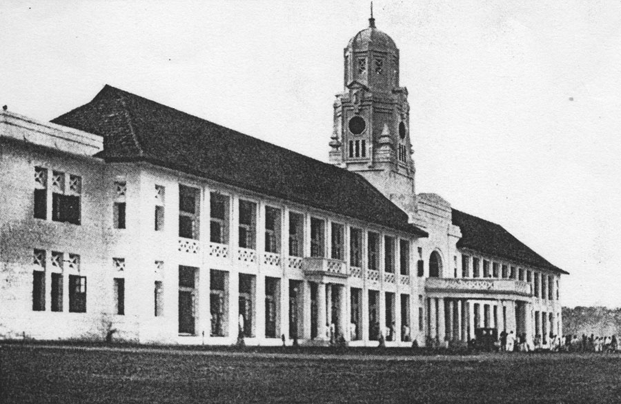 School Frontage 1929 without clocks